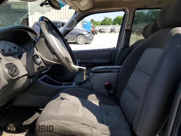 ✅ 2004 Ford Explorer Sport Trac XLS • VIN: 1FMZU67K94UA96582 • Lot: 63391515. Wystawiony na Copart z przebiegiem 224 621 mil. Bezpłatny archiwum sprzedaży aukcyjnych z USA i szczegółowy raport historii pojazdu na DreamBid. Zdjęcie 7.