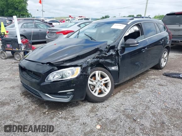 ✅ 2015 Volvo V60 T5 Drive-E Premier • VIN: YV140MEK9F1257254 • Lot: 42559842. Wystawiony na IAAI z przebiegiem Nie podano. Bezpłatny archiwum sprzedaży aukcyjnych z USA i szczegółowy raport historii pojazdu na DreamBid. Zdjęcie 2.