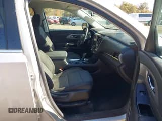 ✅ 2019 Chevrolet Traverse LT Cloth • VIN: 1GNERGKWXKJ250758 • Lot: 43475428. Wystawiony na IAAI z przebiegiem 87 319 mil. Bezpłatny archiwum sprzedaży aukcyjnych z USA i szczegółowy raport historii pojazdu na DreamBid. Zdjęcie 5.