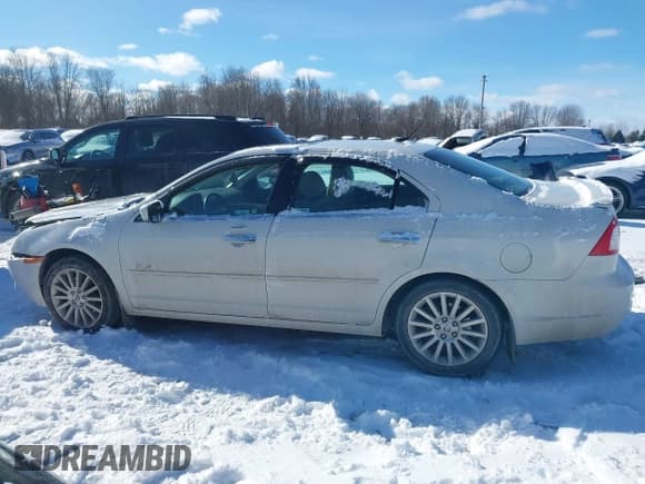✅ 2008 Mercury Milan Premier • VIN: 3MEHM02138R665689 • Lot: 41431920. Listed on IAAI with 80,951 mi. Free auction sales archive from the USA and detailed vehicle history report at DreamBid. Image 15.