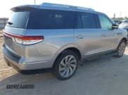 ✅ 2023 Lincoln Navigator Reserve • VIN: 5LMJJ2LG9PEL12863 • Lot: 42724923. Wystawiony na IAAI z przebiegiem 33 436 mil. Bezpłatny archiwum sprzedaży aukcyjnych z USA i szczegółowy raport historii pojazdu na DreamBid. Zdjęcie 4.