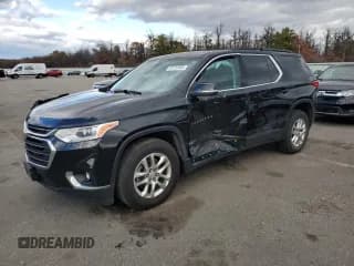 ✅ 2021 Chevrolet Traverse LT Cloth • VIN: 1GNEVGKW7MJ120483 • Lot: 90722405. Wystawiony na Copart z przebiegiem 50 190 mil. Bezpłatny archiwum sprzedaży aukcyjnych z USA i szczegółowy raport historii pojazdu na DreamBid. Zdjęcie 1.