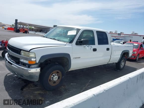✅ 2001 Chevrolet Silverado 2500HD LS • VIN: 1GCHC23GX1F202504 • Lot: 42361816. Wystawiony na IAAI z przebiegiem Nie podano. Bezpłatny archiwum sprzedaży aukcyjnych z USA i szczegółowy raport historii pojazdu na DreamBid. Zdjęcie 14.