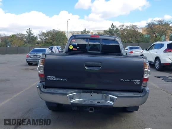 ✅ 2011 Toyota Tacoma PreRunner • VIN: 3TMJU4GN9BM110241 • Lot: 41516056. Listed on IAAI with 181,951 mi. Free auction sales archive from the USA and detailed vehicle history report at DreamBid. Image 17.