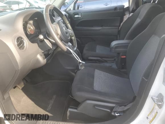 ✅ 2016 Jeep Patriot Latitude • VIN: 1C4NJPFAXGD794486 • Lot: 65077225. Wystawiony na Copart z przebiegiem 99 797 mil. Bezpłatny archiwum sprzedaży aukcyjnych z USA i szczegółowy raport historii pojazdu na DreamBid. Zdjęcie 7.