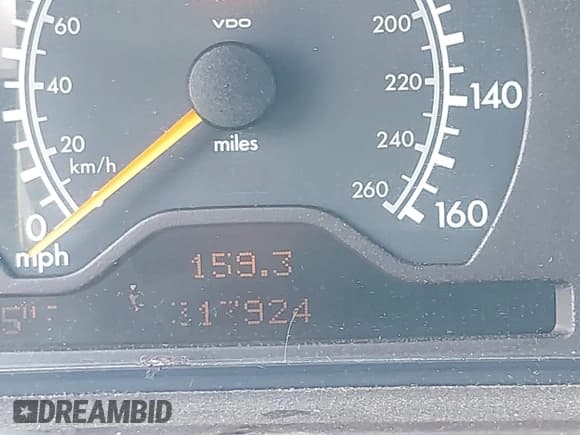 ✅ 1998 Mercedes-Benz E 320 • VIN: WDBJF65F2WA645365 • Lot: 43131000. Wystawiony na IAAI z przebiegiem 313 924 mil. Bezpłatny archiwum sprzedaży aukcyjnych z USA i szczegółowy raport historii pojazdu na DreamBid. Zdjęcie 7.