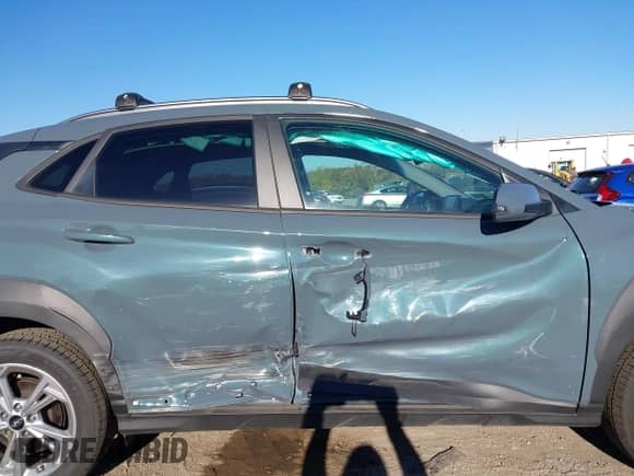 2022 Hyundai Kona SEL with VIN KM8K6CAB9NU838323, listed as a IAAI auction lot 43528116 with 27,859 mi miles and . Bid and sale history available at DreamBid. Image 12.