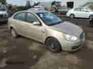 2010 Hyundai Accent GL z VIN KMHCN4BC4AU494057, wystawiony jako Copart lot #72675014 z przebiegiem 61 711 mil mil oraz Szkoda całkowita • Salvage title. Historia ofert i sprzedaży dostępna na DreamBid. Obrazek 4.