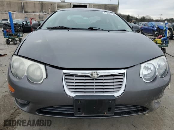 ✅ 2004 Chrysler 300M M • VIN: 2C3HE66G94H584299 • Lot: 87245294. Wystawiony na Copart z przebiegiem 51 075 mil. Bezpłatny archiwum sprzedaży aukcyjnych z USA i szczegółowy raport historii pojazdu na DreamBid. Zdjęcie 5.