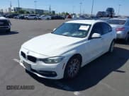 ✅ 2016 BMW 3 Series 320i • VIN: WBA8E1G53GNT35582 • Lot: 43359201. Wystawiony na IAAI z przebiegiem 91 126 mil. Bezpłatny archiwum sprzedaży aukcyjnych z USA i szczegółowy raport historii pojazdu na DreamBid. Zdjęcie 2.