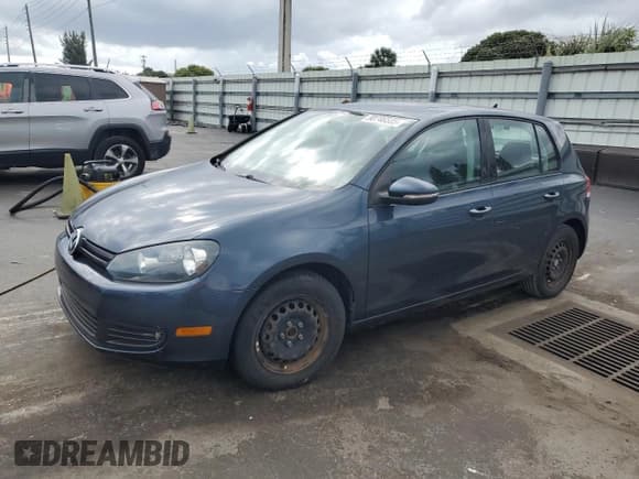 ✅ 2014 Volkswagen Golf • VIN: WVWDB7AJ0EW003772 • Lot: 90746585. Listed on Copart with 17,463 mi. Free auction sales archive from the USA and detailed vehicle history report at DreamBid. Image 1.