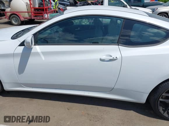 ✅ 2015 Hyundai Genesis Coupe R-Spec • VIN: KMHHU6KJ9FU122269 • Lot: 42146141. Listed on IAAI with 91,352 mi. Free auction sales archive from the USA and detailed vehicle history report at DreamBid. Image 14.