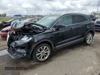 ✅ 2017 Lincoln MKC Select • VIN: 5LMCJ2D91HUL21766 • Лот: 82070085. Опубликован ранее на Copart с пробегом 64 348 миль. Бесплатный доступ к архиву аукционных продаж из США и подробный отчёт об истории автомобиля на DreamBid. Изображение 1.