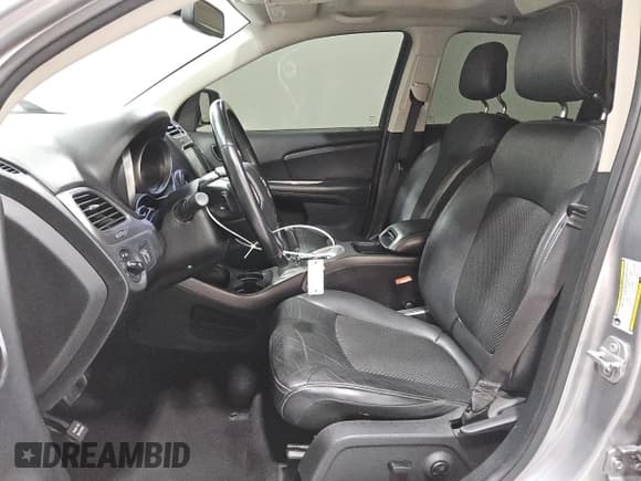 ✅ 2020 Dodge Journey Crossroad • VIN: 3C4PDCGB1LT263522 • Lot: 80511295. Wystawiony na Copart z przebiegiem 100 950 mil. Bezpłatny archiwum sprzedaży aukcyjnych z USA i szczegółowy raport historii pojazdu na DreamBid. Zdjęcie 7.