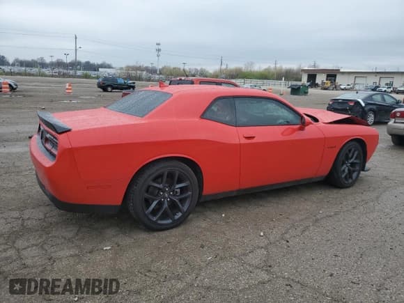 ✅ 2022 Dodge Challenger R/T • VIN: 2C3CDZBT9NH196038 • Lot: 48148264. Wystawiony na Copart z przebiegiem 10 097 mil. Bezpłatny archiwum sprzedaży aukcyjnych z USA i szczegółowy raport historii pojazdu na DreamBid. Zdjęcie 3.