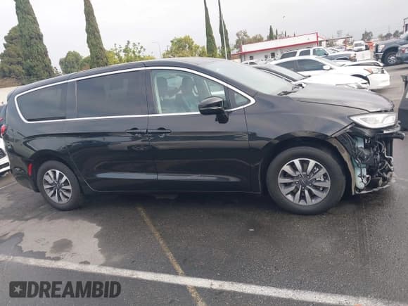 ✅ 2022 Chrysler Pacifica Hybrid Touring L • VIN: 2C4RC1L79NR161263 • Lot: 42732000. Wystawiony na IAAI z przebiegiem 72 464 mil. Bezpłatny archiwum sprzedaży aukcyjnych z USA i szczegółowy raport historii pojazdu na DreamBid. Zdjęcie 14.