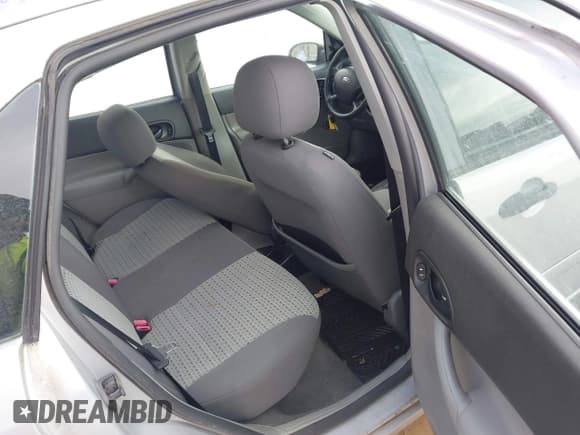 ✅ 2007 Ford Focus S • VIN: 1FAHP34N07W201254 • Лот: 43920540. Опубликован ранее на IAAI с пробегом 136 000 миль. Бесплатный доступ к архиву аукционных продаж из США и подробный отчёт об истории автомобиля на DreamBid. Изображение 8.