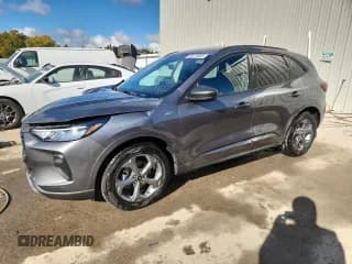 ✅ 2024 Ford Escape ST-Line • VIN: 1FMCU0MN8RUA25690 • Lot: 85411655. Wystawiony na Copart z przebiegiem 55 950 mil. Bezpłatny archiwum sprzedaży aukcyjnych z USA i szczegółowy raport historii pojazdu na DreamBid. Zdjęcie 1.