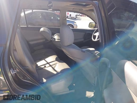 ✅ 2010 Toyota RAV4 Limited • VIN: 2T3DF4DV5AW062343 • Лот: 43469850. Опубликован ранее на IAAI с пробегом Не указан. Бесплатный доступ к архиву аукционных продаж из США и подробный отчёт об истории автомобиля на DreamBid. Изображение 8.