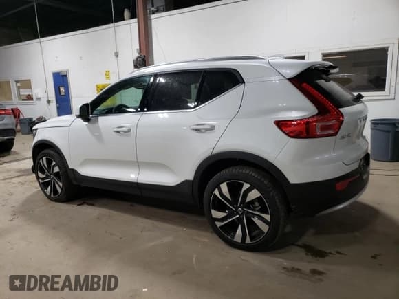 ✅ 2024 Volvo XC40 Plus Bright Theme • VIN: YV4L12UE7R2262639 • Лот: 93343875. Опубликован ранее на Copart с пробегом 9 325 миль. Бесплатный доступ к архиву аукционных продаж из США и подробный отчёт об истории автомобиля на DreamBid. Изображение 2.