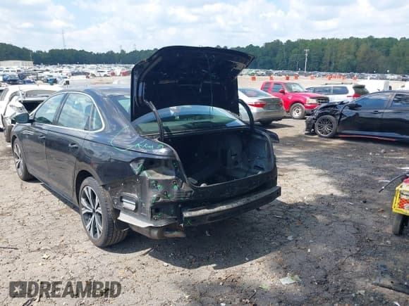 ✅ 2021 Volkswagen Passat SE • VIN: 1VWSA7A35MC000343 • Lot: 43192870. Wystawiony na IAAI z przebiegiem 83 651 mil. Bezpłatny archiwum sprzedaży aukcyjnych z USA i szczegółowy raport historii pojazdu na DreamBid. Zdjęcie 6.