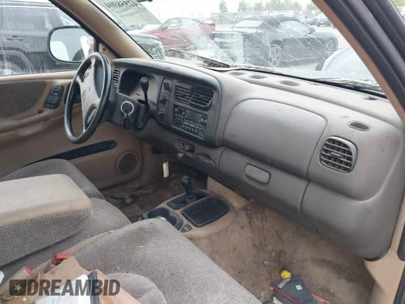 1997 Dodge Dakota with VIN 1B7GG23Y4VS160613, listed as a IAAI auction lot 42558904 with 131,121 mi miles and . Bid and sale history available at DreamBid. Image 5.