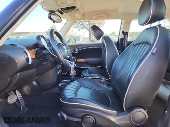 2011 MINI Hardtop S с VIN WMWSV3C55BTY10595, выставлен на аукционе Copart как лот 90296095 с пробегом 52 308 миль миль и Списание • Salvage title. История ставок и продаж доступна на DreamBid. Изображение 7.