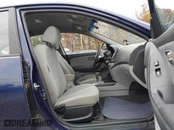 2010 Hyundai Elantra GLS z VIN KMHDU4AD9AU184097, wystawiony jako IAAI lot #43599259 z przebiegiem 136 706 mil mil oraz . Historia ofert i sprzedaży dostępna na DreamBid. Obrazek 5.