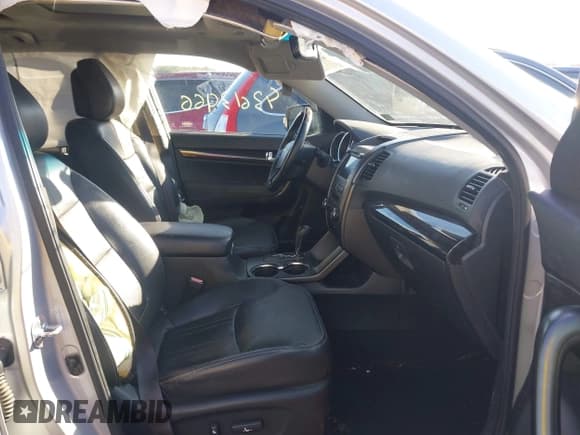 ✅ 2012 Kia Sorento SX • VIN: 5XYKWDA29CG219715 • Lot: 43613966. Listed on IAAI with 244,949 mi. Free auction sales archive from the USA and detailed vehicle history report at DreamBid. Image 5.