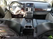 ✅ 2010 Chrysler Town & Country Touring Plus • VIN: 2A4RR8D15AR377021 • Lot: 92682835. Wystawiony na Copart z przebiegiem 151 032 mil. Bezpłatny archiwum sprzedaży aukcyjnych z USA i szczegółowy raport historii pojazdu na DreamBid. Zdjęcie 8.