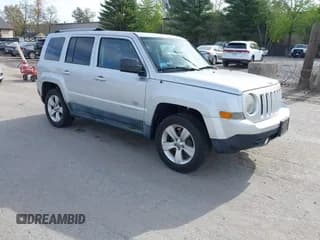 ✅ 2011 Jeep Patriot Latitude X • VIN: 1J4NF4GB6BD202592 • Lot: 42228199. Wystawiony na IAAI z przebiegiem 124 484 mil. Bezpłatny archiwum sprzedaży aukcyjnych z USA i szczegółowy raport historii pojazdu na DreamBid. Zdjęcie 1.