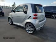 ✅ 2009 Smart fortwo Pure • VIN: WMEEJ31X49K251526 • Lot: 61791605. Wystawiony na Copart z przebiegiem 133 650 mil. Bezpłatny archiwum sprzedaży aukcyjnych z USA i szczegółowy raport historii pojazdu na DreamBid. Zdjęcie 2.