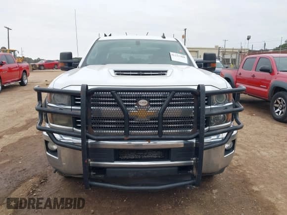 ✅ 2018 Chevrolet Silverado 2500HD LT • VIN: 1GC1KVEYXJF235496 • Лот: 41335300. Опубликован ранее на IAAI с пробегом 208 408 миль. Бесплатный доступ к архиву аукционных продаж из США и подробный отчёт об истории автомобиля на DreamBid. Изображение 13.