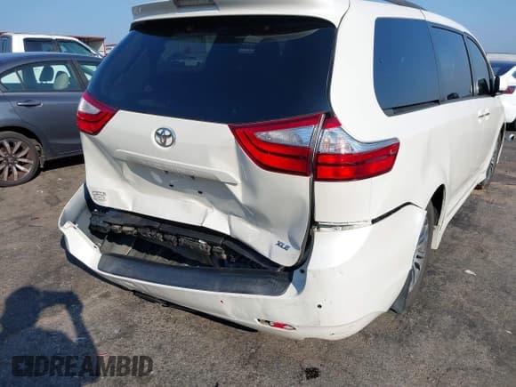 ✅ 2018 Toyota Sienna XLE • VIN: 5TDYZ3DC9JS956753 • Lot: 43255578. Listed on IAAI with 136,045 mi. Free auction sales archive from the USA and detailed vehicle history report at DreamBid. Image 17.