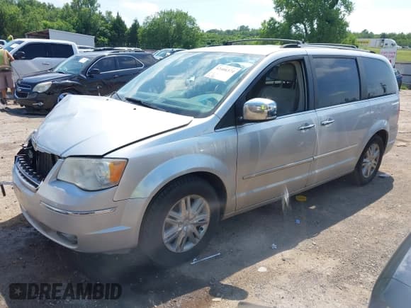 ✅ 2008 Chrysler Town & Country Limited • VIN: 2A8HR64X68R127607 • Lot: 42406374. Listed on IAAI with 109,032 mi. Free auction sales archive from the USA and detailed vehicle history report at DreamBid. Image 17.