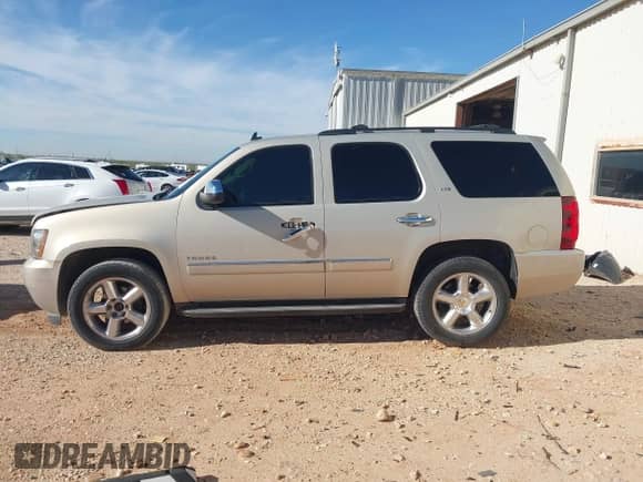 2011 Chevrolet Tahoe LTZ с VIN 1GNSKCE04BR116580, выставлен на аукционе IAAI как лот 43474183 с пробегом 183 144 миль миль и . История ставок и продаж доступна на DreamBid. Изображение 14.