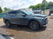 ✅ 2023 Kia Sportage SX-Prestige • VIN: KNDPXCAG4P7037433 • Lot: 42982991. Wystawiony na IAAI z przebiegiem 47 696 mil. Bezpłatny archiwum sprzedaży aukcyjnych z USA i szczegółowy raport historii pojazdu na DreamBid. Zdjęcie 13.