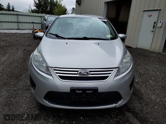 ✅ 2013 Ford Fiesta SE • VIN: 3FADP4BJ0DM170717 • Lot: 82166965. Wystawiony na Copart z przebiegiem 108 340 mil. Bezpłatny archiwum sprzedaży aukcyjnych z USA i szczegółowy raport historii pojazdu na DreamBid. Zdjęcie 5.