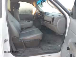 2009 Chevrolet Silverado 2500HD Work Truck с VIN 1GCHC44K49F171602, выставлен на аукционе IAAI как лот 43424108 с пробегом 317 770 миль миль и . История ставок и продаж доступна на DreamBid. Изображение 5.