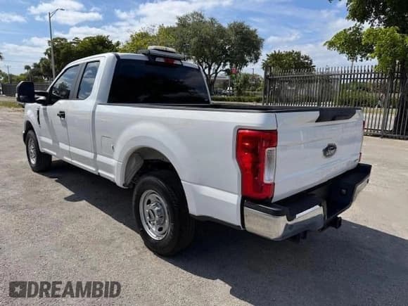 ✅ 2019 Ford F-250 XL • VIN: 1FT7X2A60KEC91808 • Lot: 90270695. Wystawiony na Copart z przebiegiem 101 633 mil. Bezpłatny archiwum sprzedaży aukcyjnych z USA i szczegółowy raport historii pojazdu na DreamBid. Zdjęcie 2.