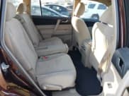 ✅ 2012 Toyota Highlander SE • VIN: 5TDZK3EHXCS079065 • Lot: 43564576. Wystawiony na IAAI z przebiegiem 391 225 mil. Bezpłatny archiwum sprzedaży aukcyjnych z USA i szczegółowy raport historii pojazdu na DreamBid. Zdjęcie 8.