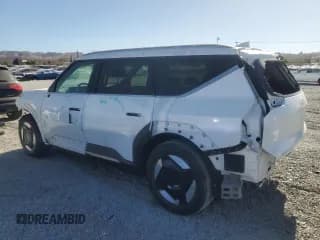 ✅ 2024 Kia EV9 Wind • VIN: KNDAFFS59R6030316 • Lot: 87417224. Wystawiony na Copart z przebiegiem 10 654 mil. Bezpłatny archiwum sprzedaży aukcyjnych z USA i szczegółowy raport historii pojazdu na DreamBid. Zdjęcie 2.