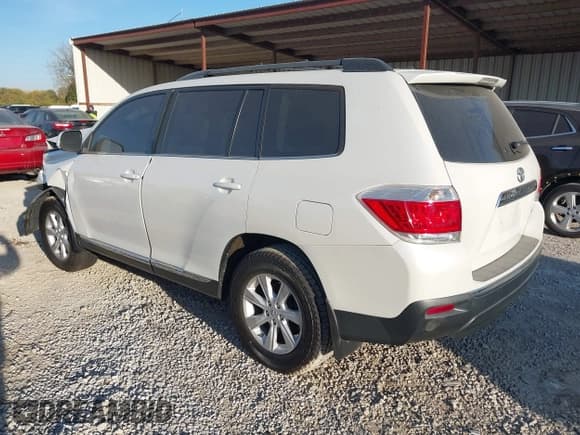 ✅ 2013 Toyota Highlander Plus • VIN: 5TDBK3EH5DS225827 • Lot: 43533454. Listed on IAAI with 113,826 mi. Free auction sales archive from the USA and detailed vehicle history report at DreamBid. Image 3.