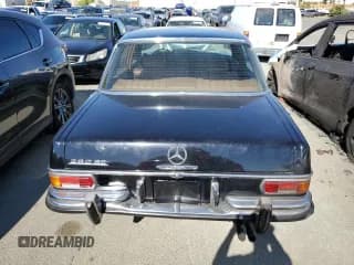 ✅ 1971 Mercedes-Benz 280 • VIN: 12086504 • Лот: 68253254. Опубликован ранее на Copart с пробегом 30 000 миль. Бесплатный доступ к архиву аукционных продаж из США и подробный отчёт об истории автомобиля на DreamBid. Изображение 6.