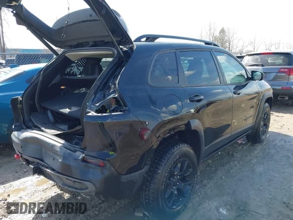 ✅ 2023 Jeep Cherokee Trailhawk • VIN: 1C4PJMBN3PD104741 • Lot: 41777882. Wystawiony na IAAI z przebiegiem 25 405 mil. Bezpłatny archiwum sprzedaży aukcyjnych z USA i szczegółowy raport historii pojazdu na DreamBid. Zdjęcie 4.