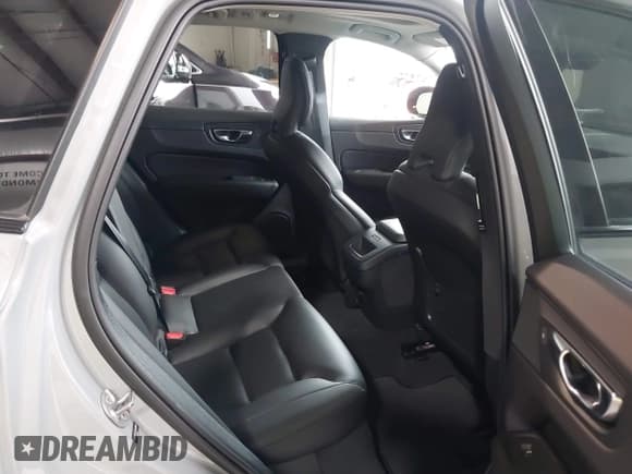 ✅ 2025 Volvo XC60 Core • VIN: YV4M12RJ5S1012032 • Лот: 42311977. Опубликован ранее на IAAI с пробегом 1 927 миль. Бесплатный доступ к архиву аукционных продаж из США и подробный отчёт об истории автомобиля на DreamBid. Изображение 8.