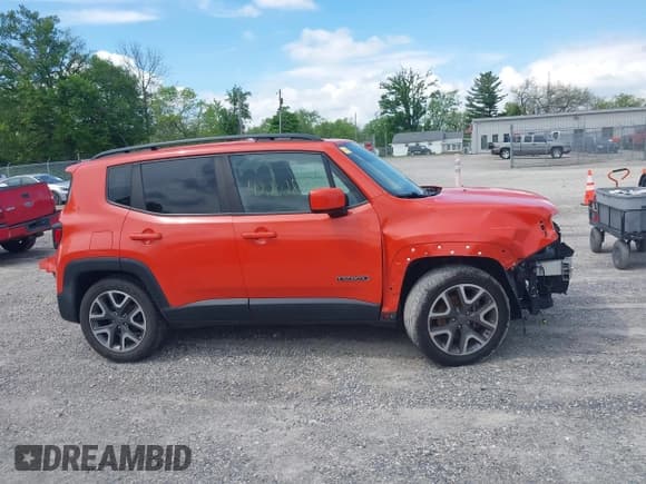 ✅ 2017 Jeep Renegade Latitude • VIN: ZACCJABB9HPG37652 • Lot: 42202859. Listed on IAAI with 98,629 mi. Free auction sales archive from the USA and detailed vehicle history report at DreamBid. Image 14.