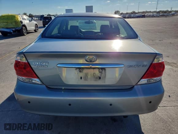 ✅ 2005 Toyota Camry XLE • VIN: 4T1BE30K05U592587 • Lot: 85207545. Wystawiony na Copart z przebiegiem 178 019 mil. Bezpłatny archiwum sprzedaży aukcyjnych z USA i szczegółowy raport historii pojazdu na DreamBid. Zdjęcie 6.