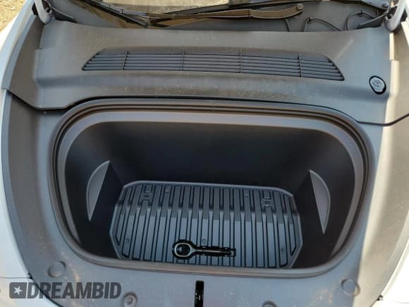 ✅ 2025 Tesla Model Y Long Range • VIN: 7SAYGDEE3SF295788 • Lot: 71168615. Listed on Copart with 5,363 mi. Free auction sales archive from the USA and detailed vehicle history report at DreamBid. Image 11.