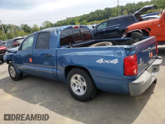 2005 Dodge Dakota ST z VIN 1D7HW28K85S168893, wystawiony jako Copart lot #69955454 z przebiegiem Nie podano mil oraz Szkoda całkowita • Salvage title. Historia ofert i sprzedaży dostępna na DreamBid. Obrazek 2.